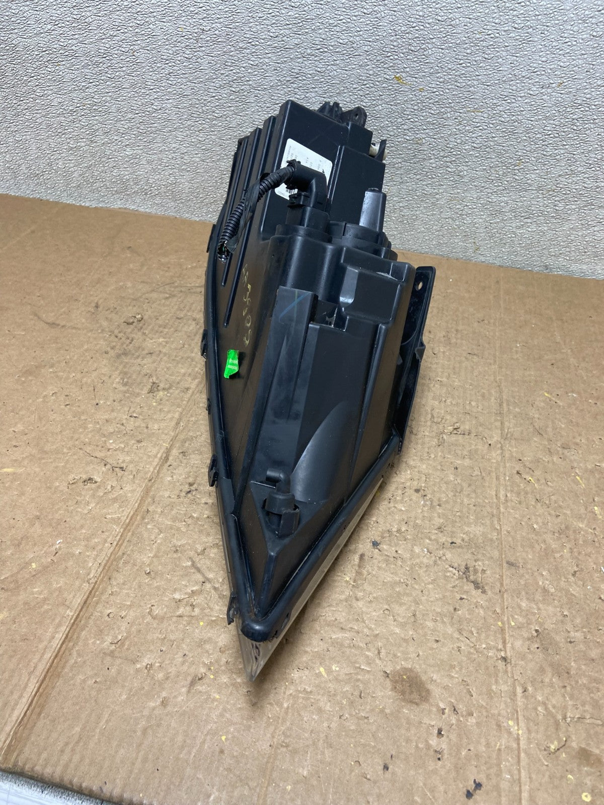 2011 to 2013 Kia Sorento Left Driver LH Side Headlight Halogen Oem AA3805 DW6