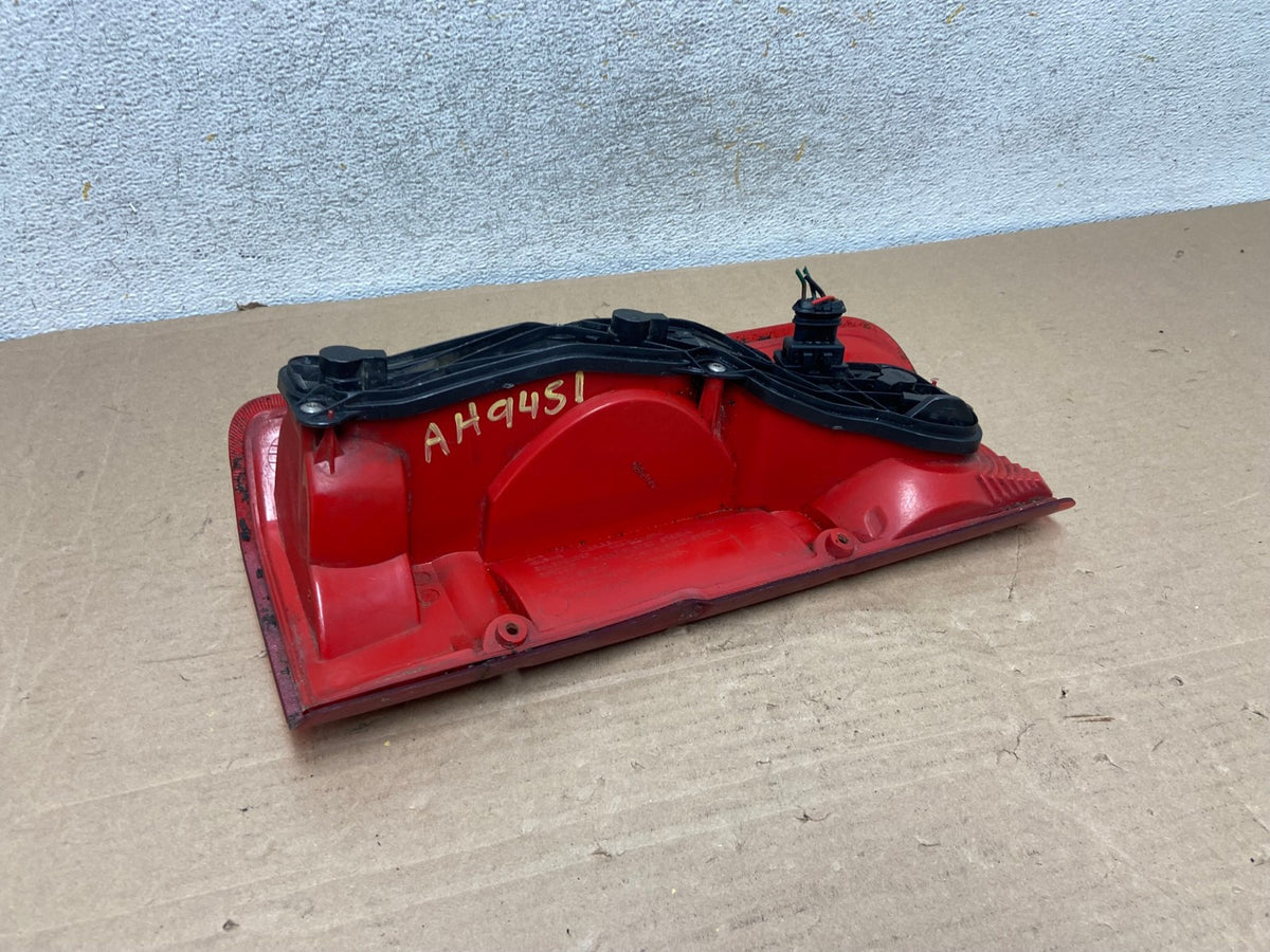 1999 - 2002 Land Rover Discovery Right Passenger Side Tail Light AH9451 LK5