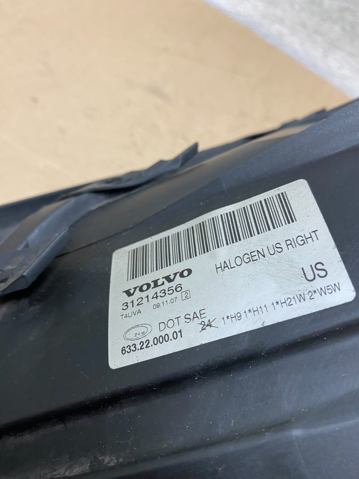 2008 to 2013 Volvo XC70 V70 S80 Right Passenger Side Halogen Headlight AH9382 DW9
