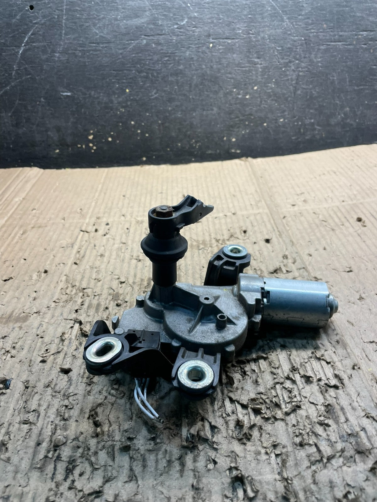2010 to 2014 Volkswagen Golf Rear Windshield Wiper Motor y0033 DG1