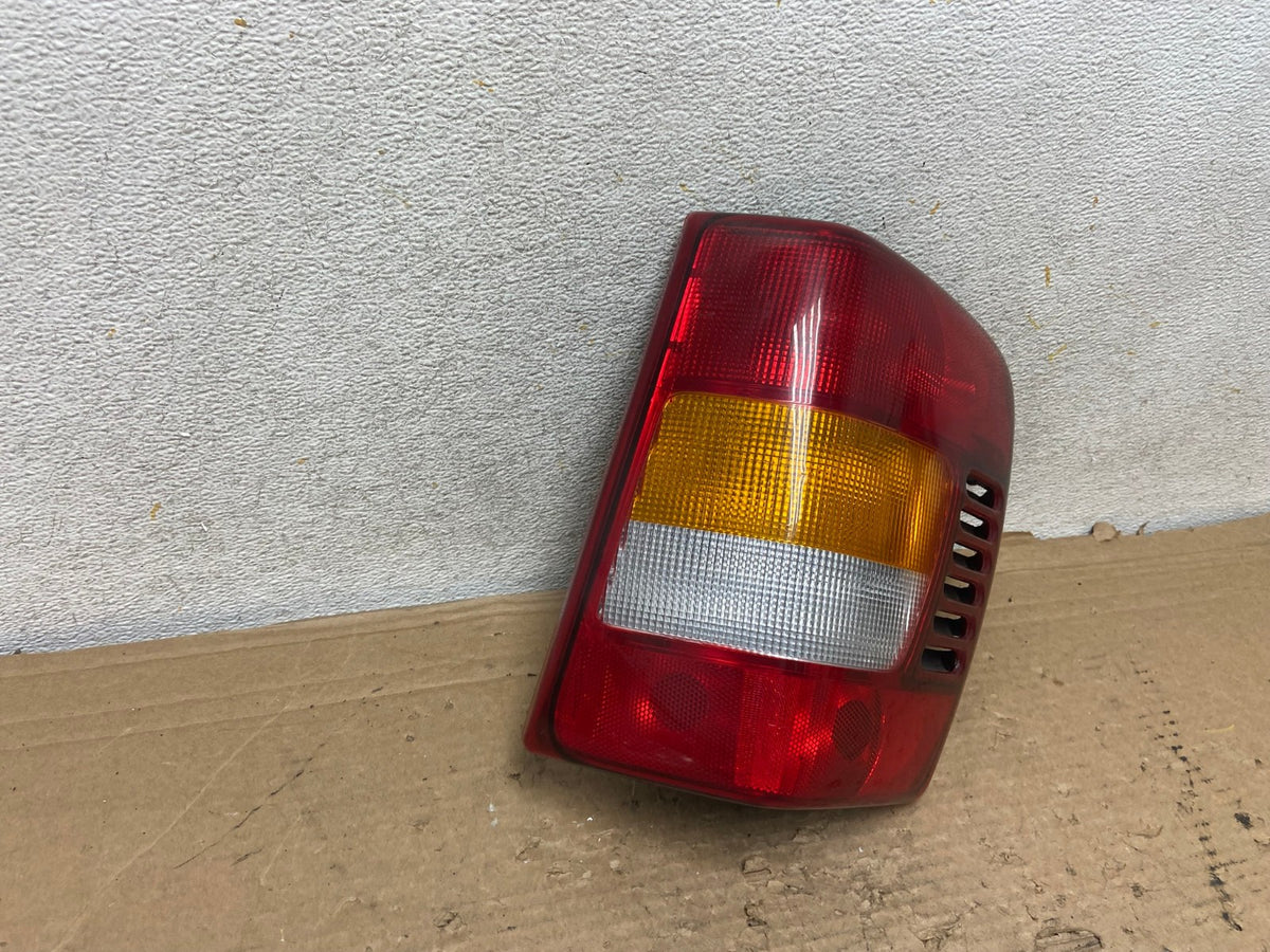 1999-2004 Jeep Grand Cherokee WJ Right Passenger Rh Tail Light AH9239 LK1