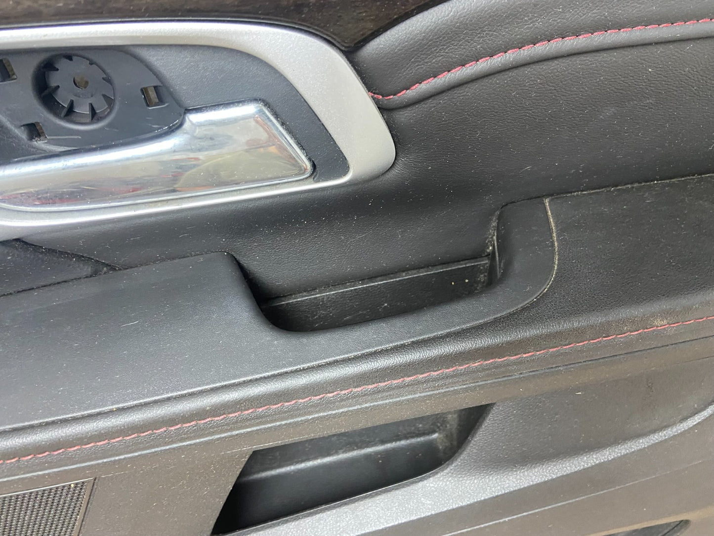 2012 to 2015 Chevrolet Equinox Front Right Passenger RH Door Panel R4914 DG3