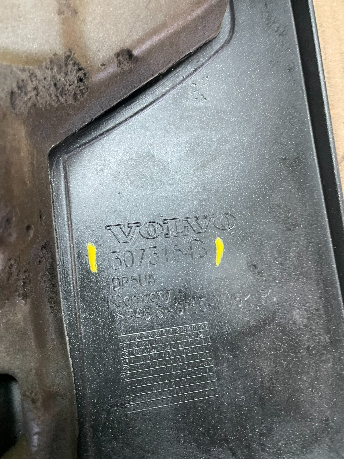 2007 to 2014 Volvo XC90 OEM 3.2L Upper Top Engine Motor Dust Cover Oem M6071 DG8