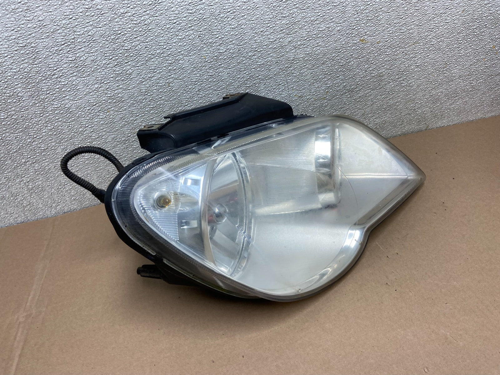 2007 to 2008 Chrysler Pacifica Right Passenger Halogen Headlight Oem AB4975 DG2