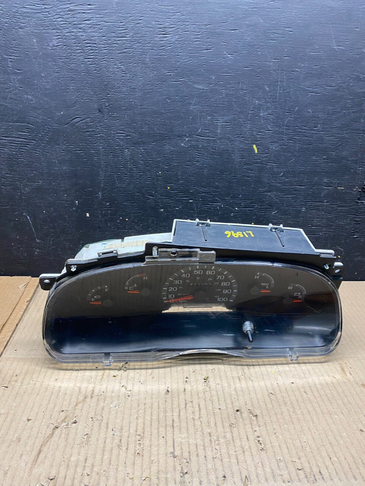 2001 - 2002 Ford Econoline E250 E350 Van Speedometer Instrument Cluster L1596 DG0