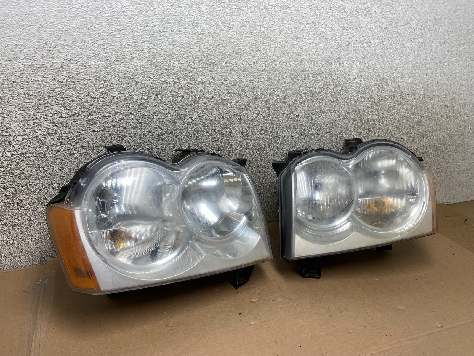 2005-2007 Jeep Grand Cherokee Left+Right Halogen Headlights AA9874 DW2