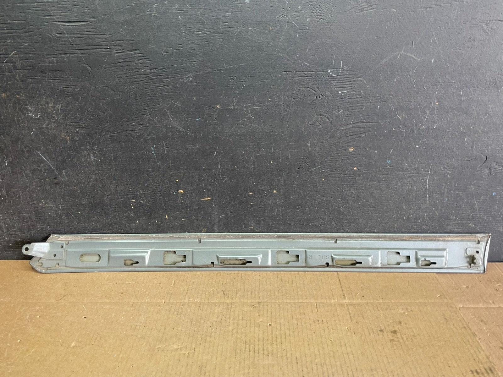 2005 to 2010 Honda Odyssey Right Side Rail Cover Quarter Trim Molding J3916 DG6