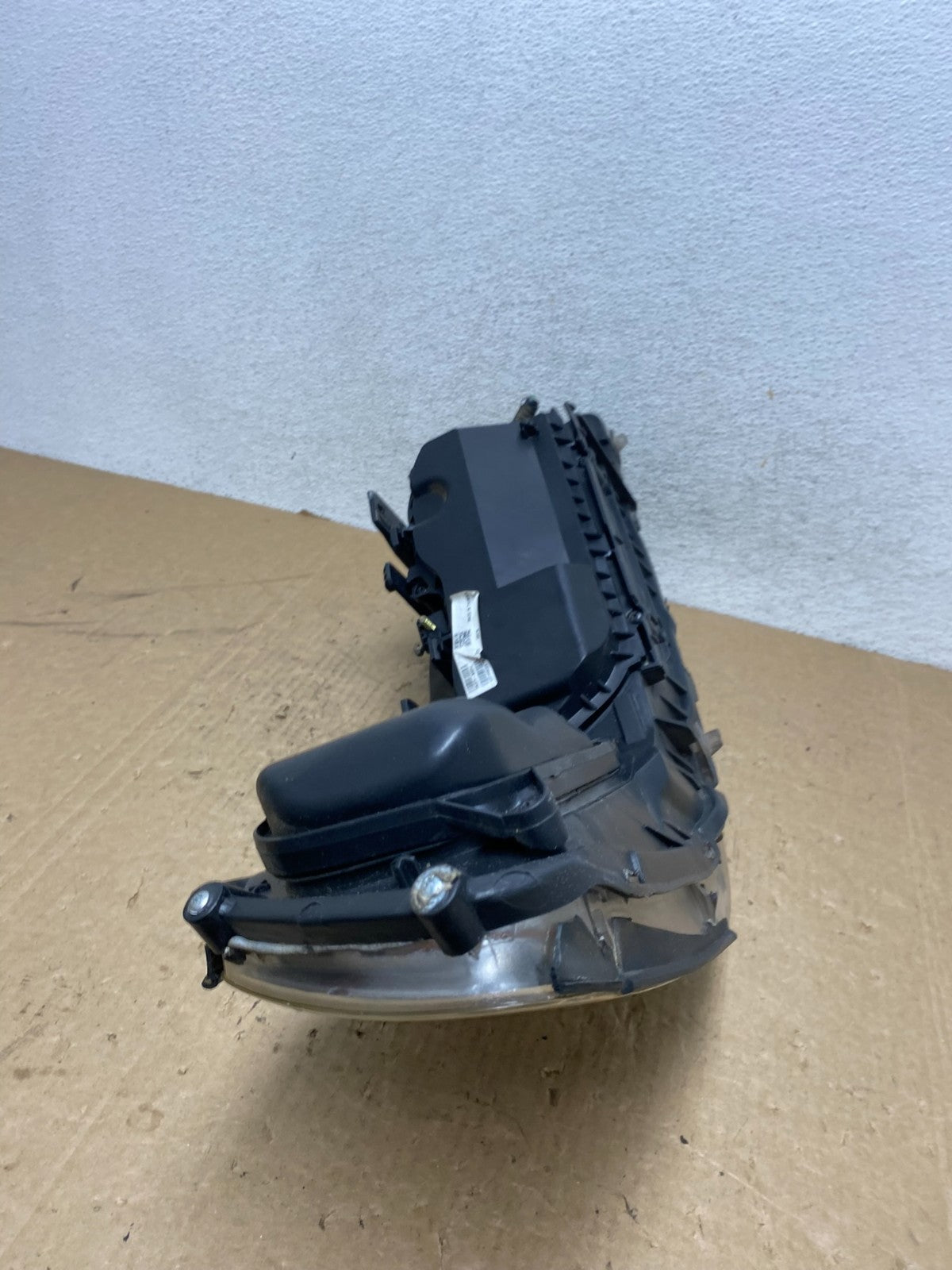 2005 to 2011 Lincoln Town Car Left Driver LH Side Headlight AG1181 DW8