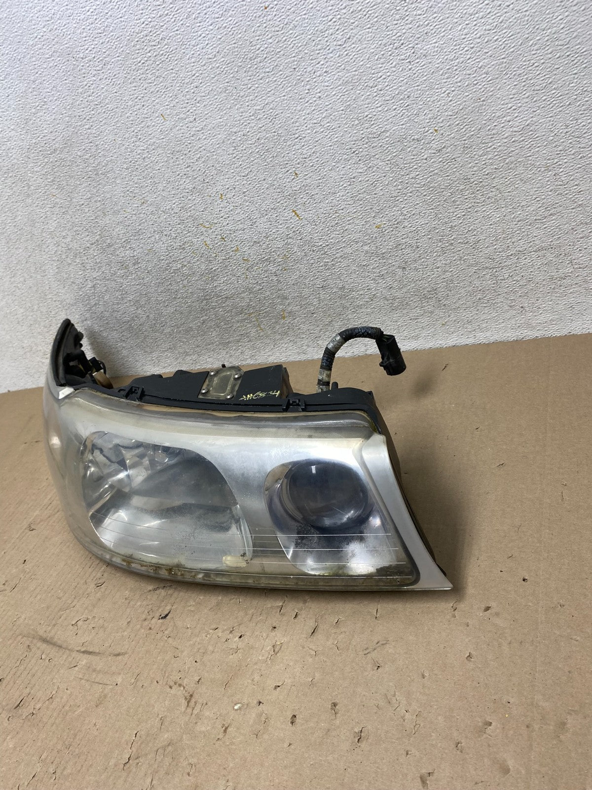 1999-2001 Lincoln & Town Car Right Passenger RH Headlight Halogen AH6834 DW1