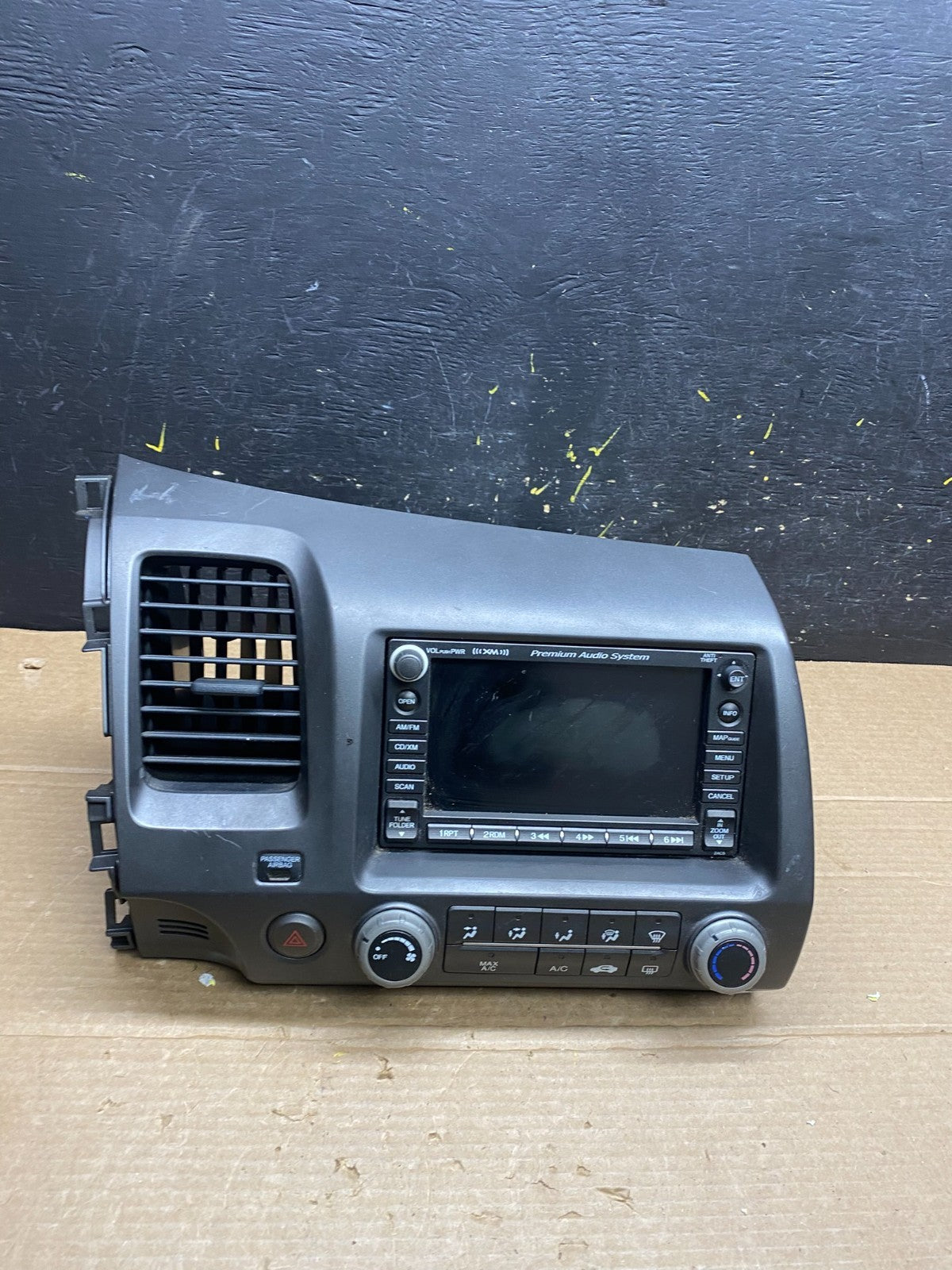 2006 - 2011 Honda Civic Radio AM/FM Climate Control Air Vent Bezel W0357 DG0