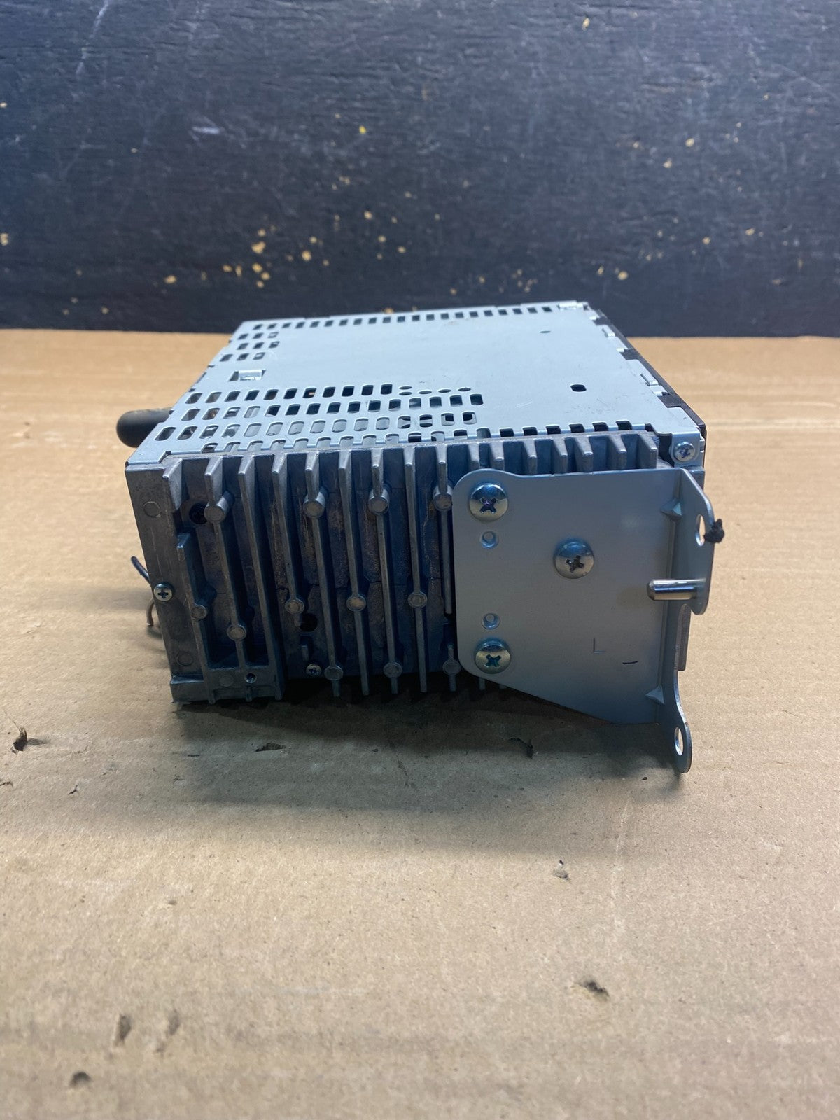 2013 to 2014 Ford Edge AM/FM Radio Reciever OEM aa3128 DG2