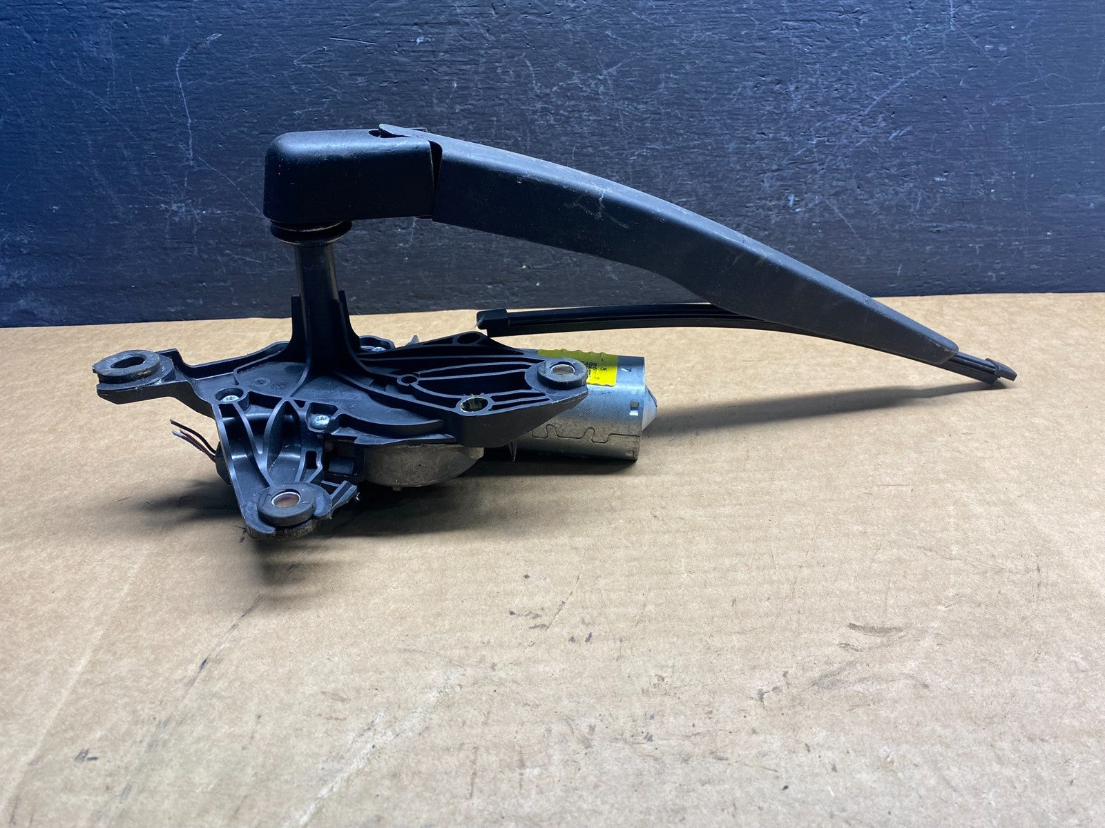 2011 to 2019 Ford Explorer Rear Windshield Wiper Motor ad7523 DG1