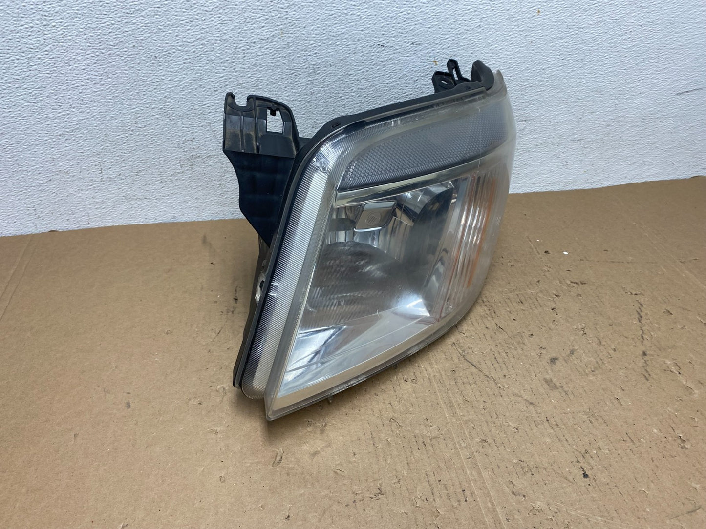 2008 to 2011 Mercury Mariner Left Driver LH Side Halogen Headlight AD8077 DW2