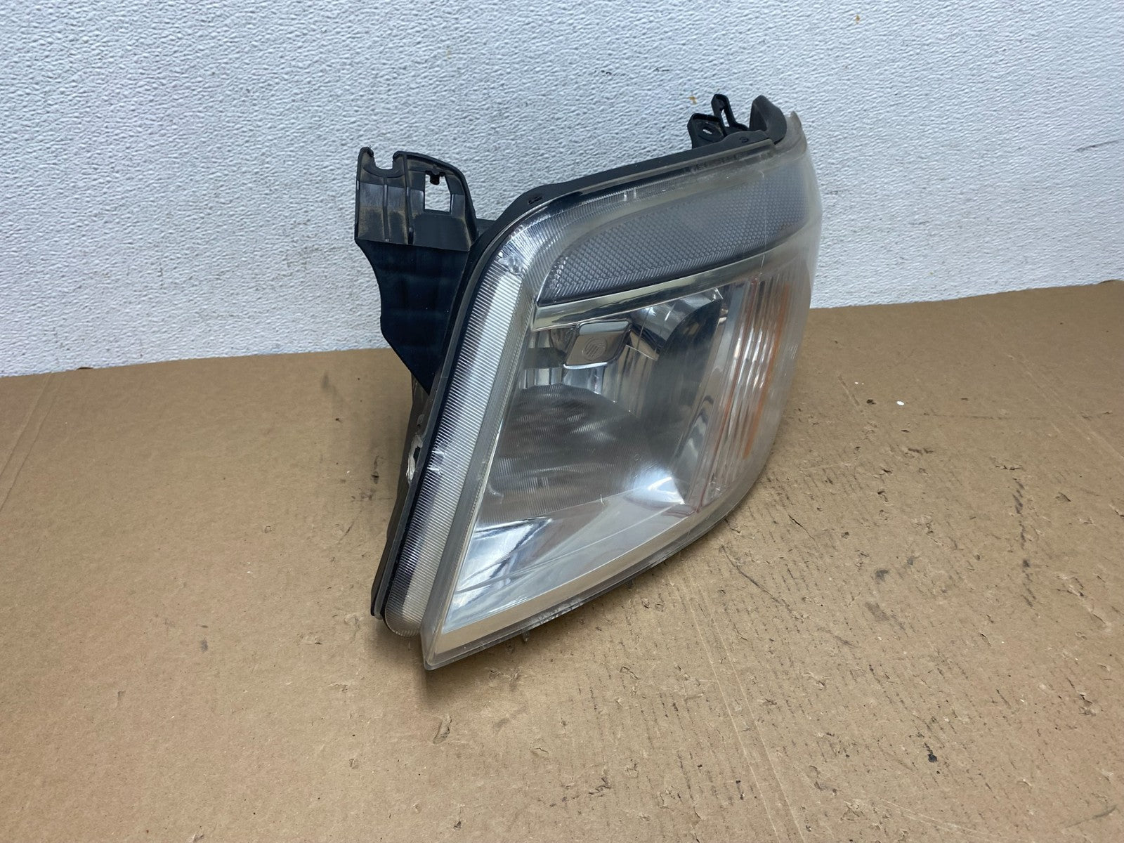 2008 to 2011 Mercury Mariner Left Driver LH Side Halogen Headlight AD8077 DW2