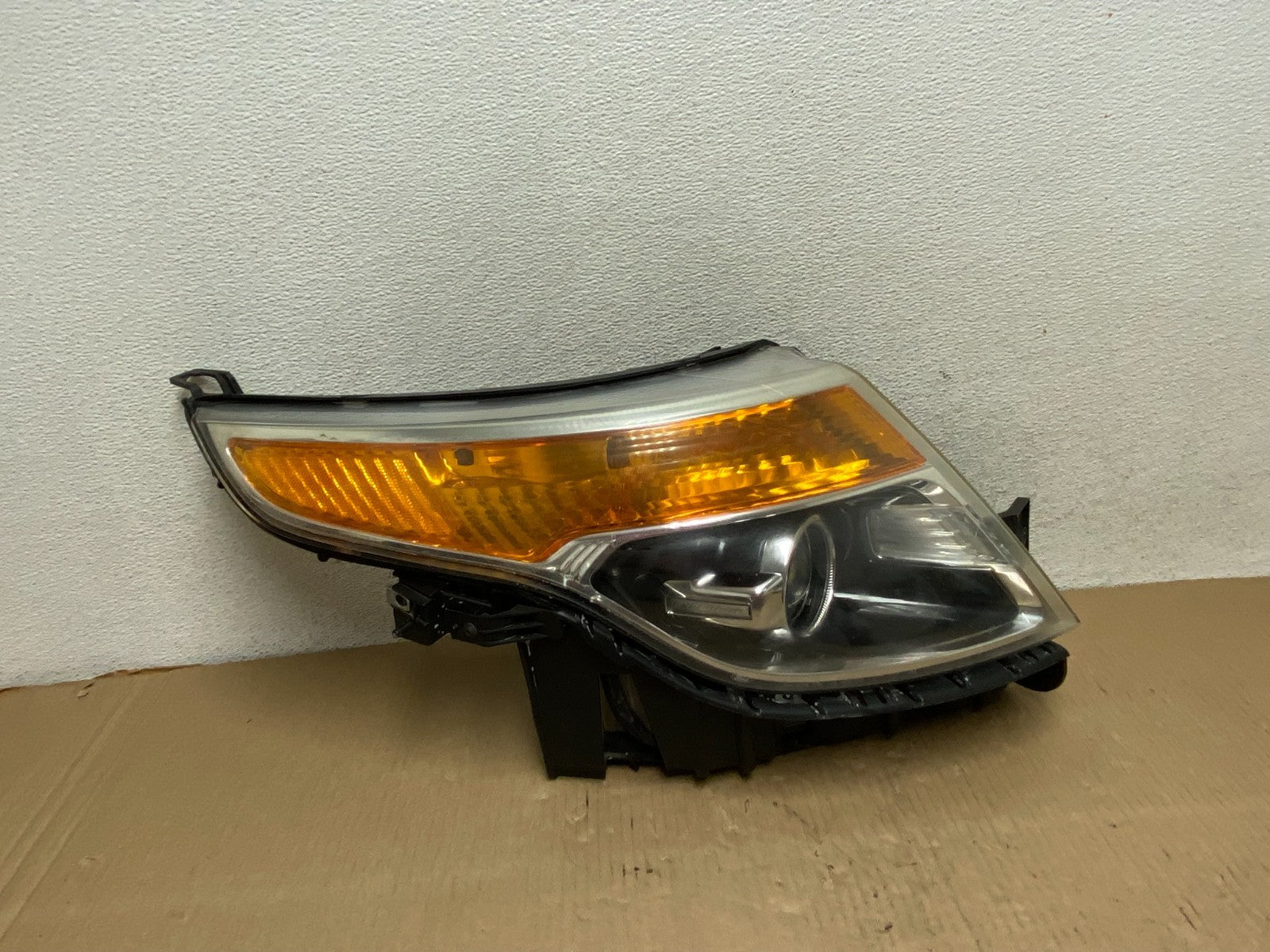 2011 to 2015 Ford Explorer Right Passenger Halogen Headlight AG7966 DW0