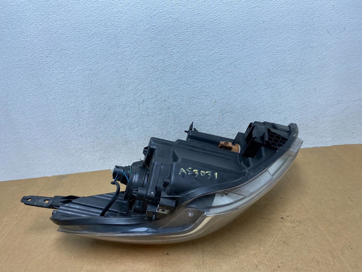 2015 to 2019 Nissan Versa Headlight Left Driver Lh Side AE3031 DW6