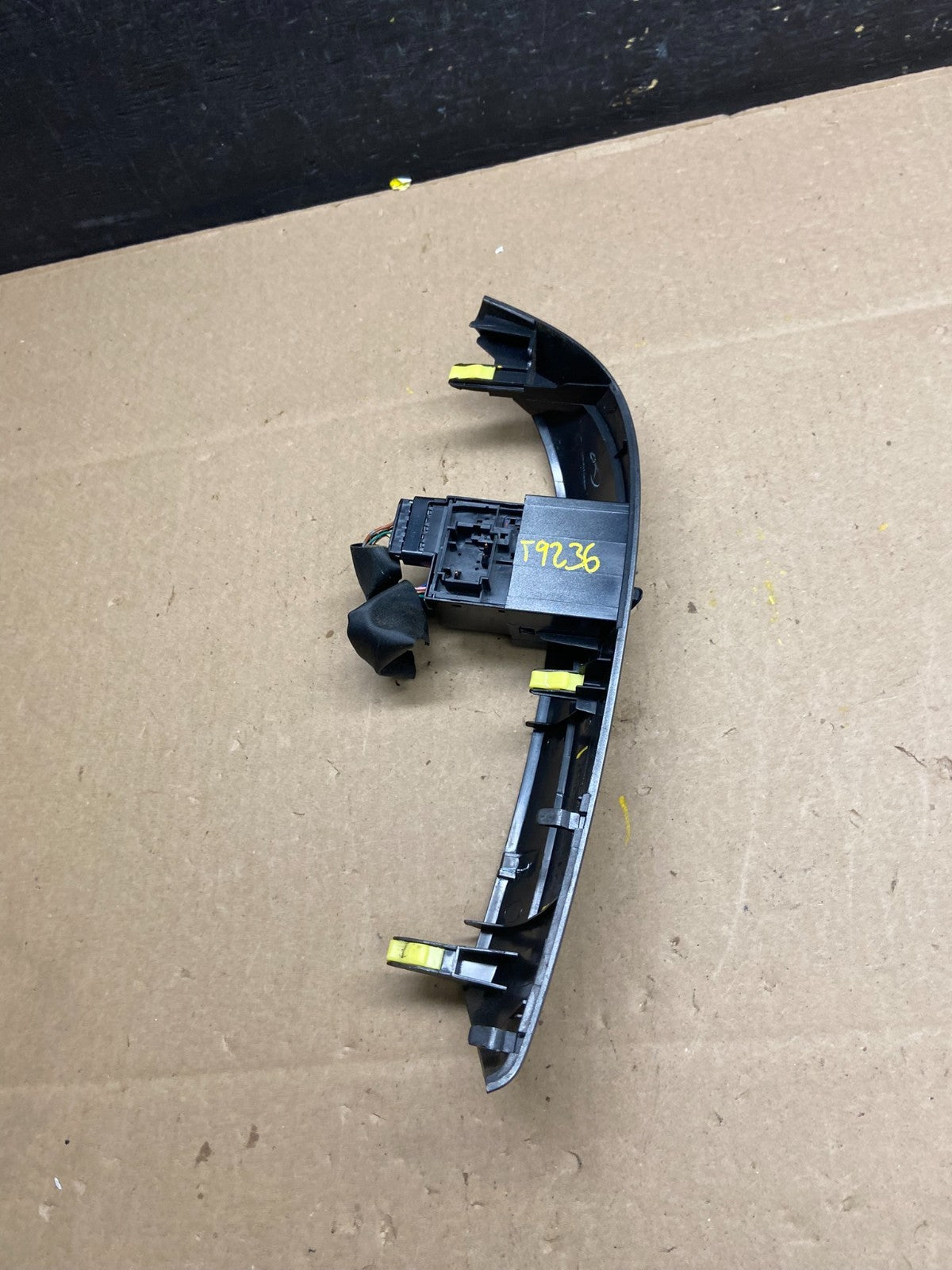 2004 to 2010 Toyota Sienna Right Side Radio Switches Bezel Trim T9236 DG2
