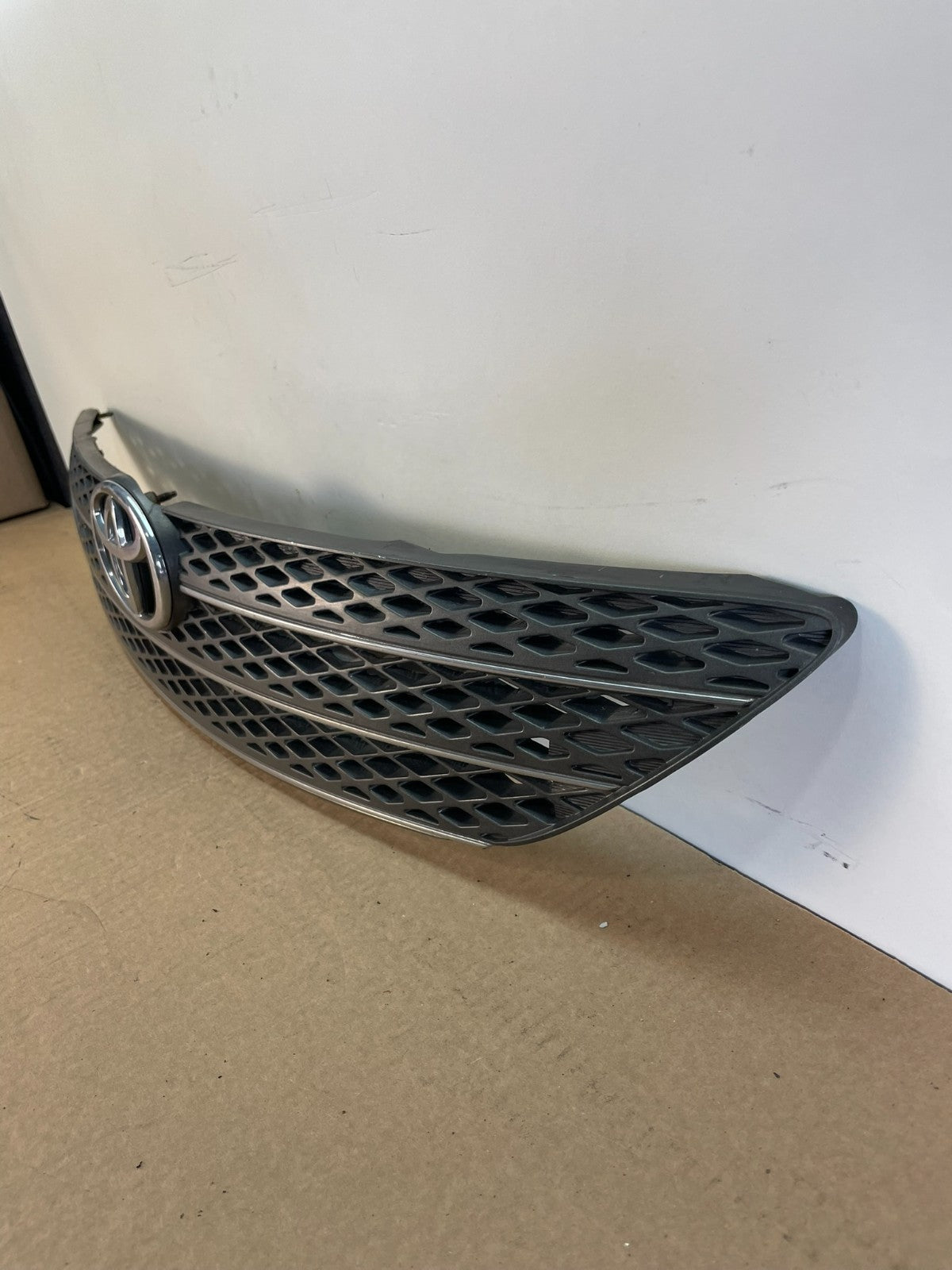 2002 2003 2004 Toyota Camry Front Upper Grill Grille AH0035 DG1