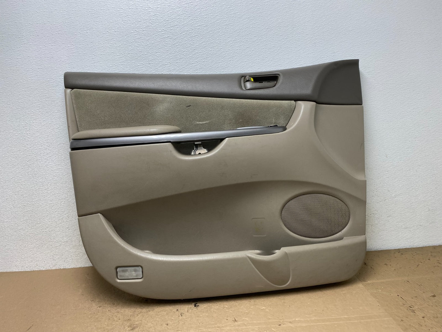 2005 to 2010 Toyota Sienna Left Driver Front Door Trim AF49720