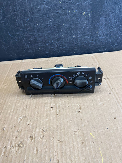 1999 to 2002 Chevrolet Silverado HVAC Heater Climate Control Module AD2333 DG0
