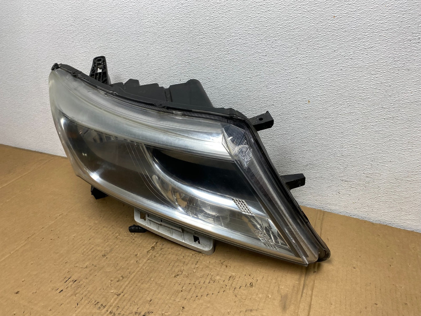 2013 to 2016 Nissan Pathfinder Right Passenger RH Side Headlight AD1072 DW1