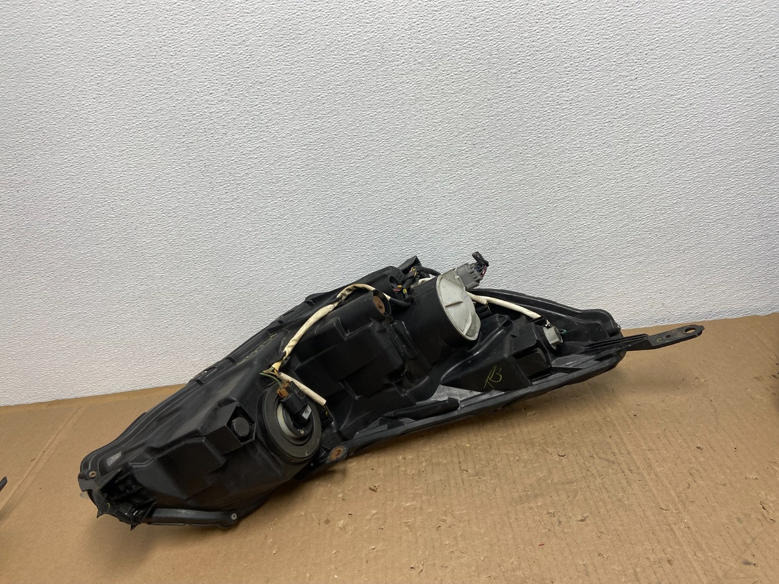 2010 2011 2012 Subaru Legacy Outback Left Driver Halogen Headlight AD2501 DW6