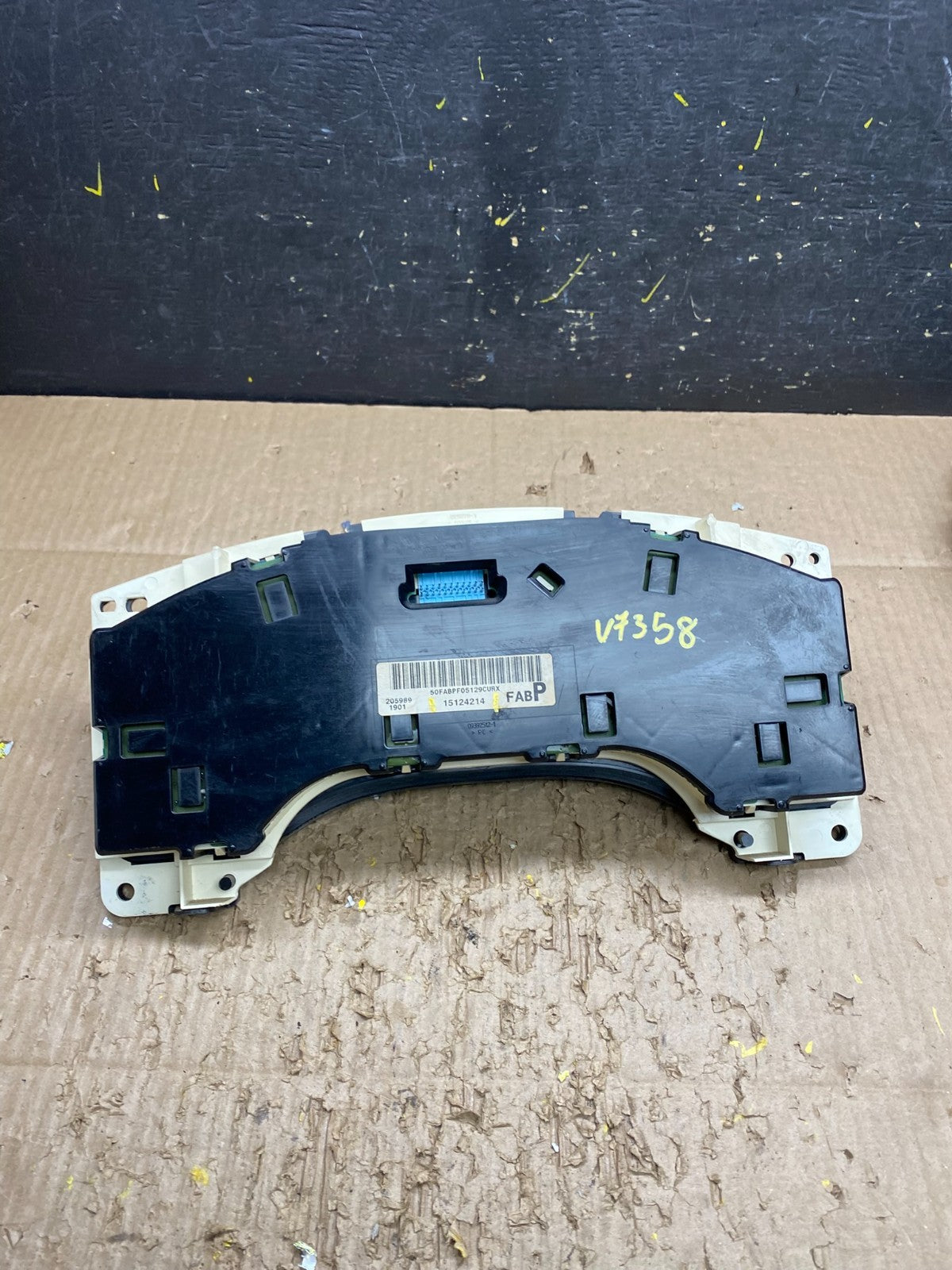 2004 to 2007 Chevrolet Express Speedometer Cluster Gauge OEM  V7358 DG4