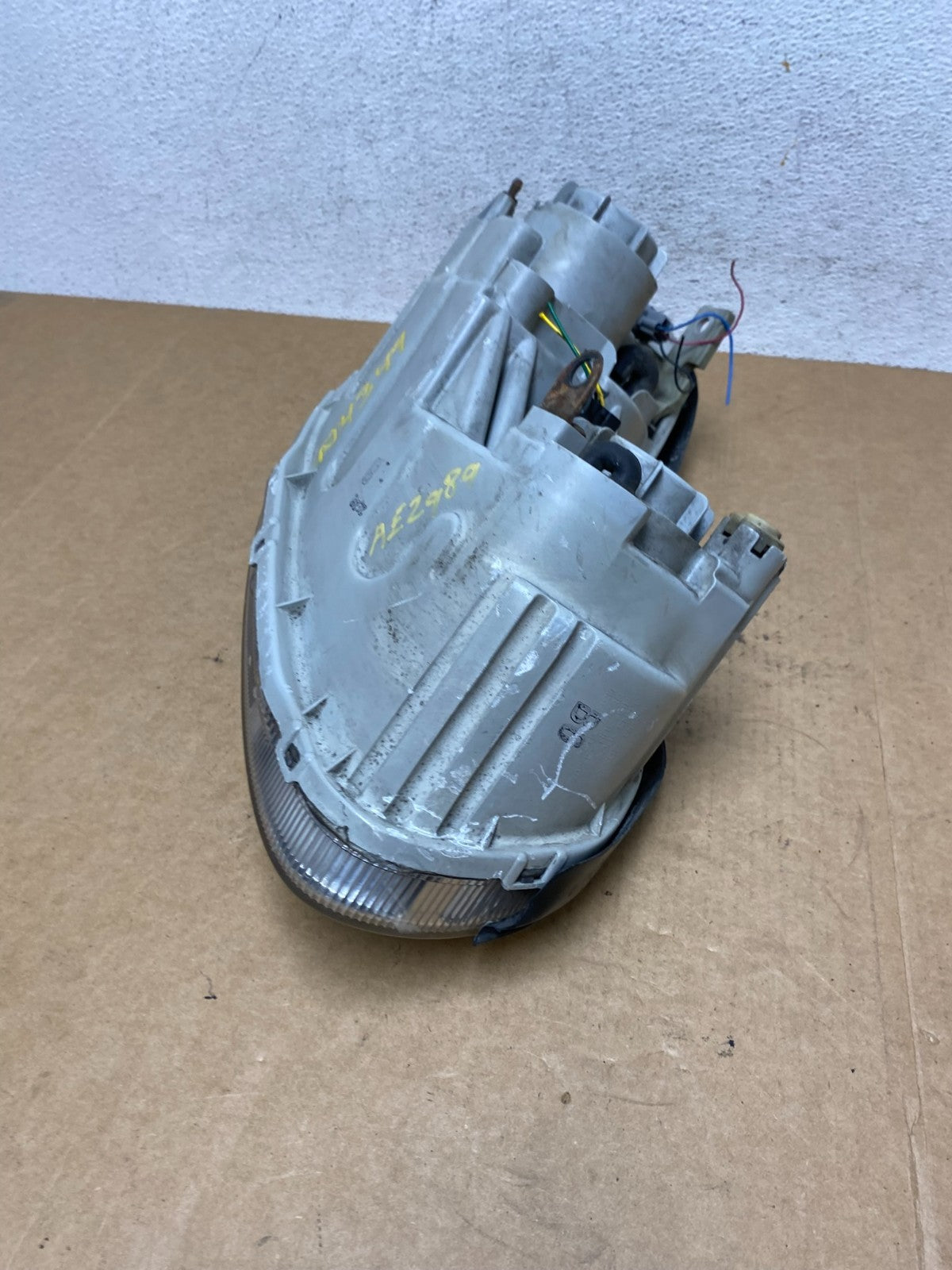 2002 to 2005 Hyundai Sonata Left Driver LH Side Headlight Halogen AE2989 DW6