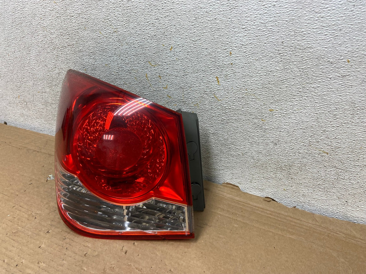 2011 2012 2013 2014 Chevrolet Cruze Left Driver LH Side Tail Light AH8371 LK2