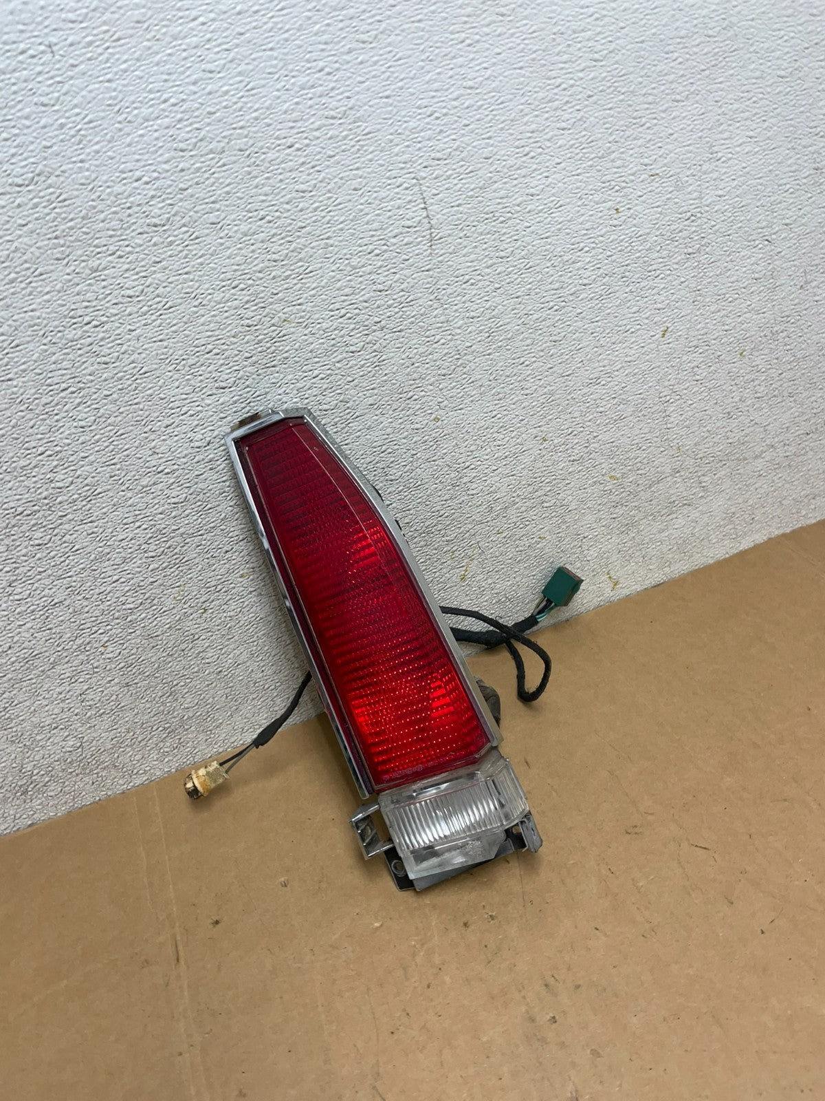 1988 to 1991 Chrysler New Yorker Right Passenger RH Tail Light Oem Q6582 DG2