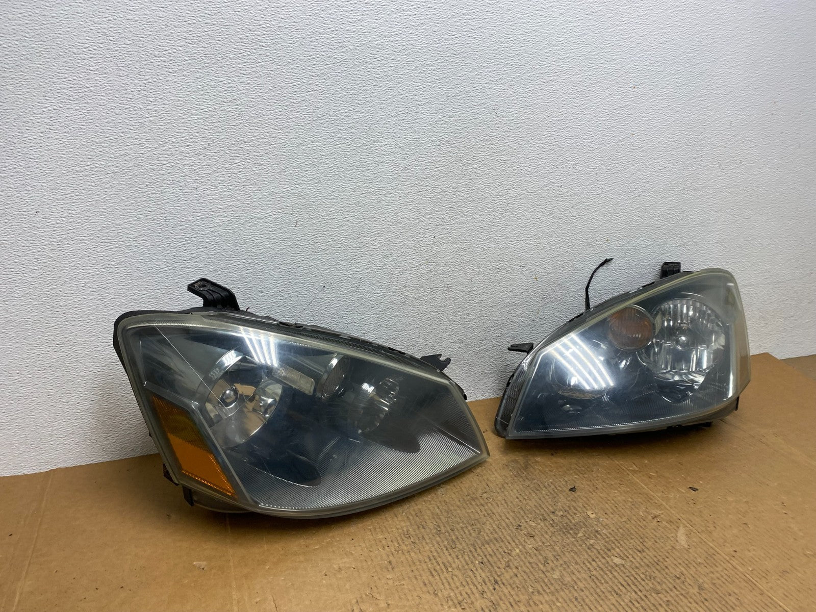 2005 to 2006 Nissan Altima Left+Right Set Halogen Headlights AE2588 DW2