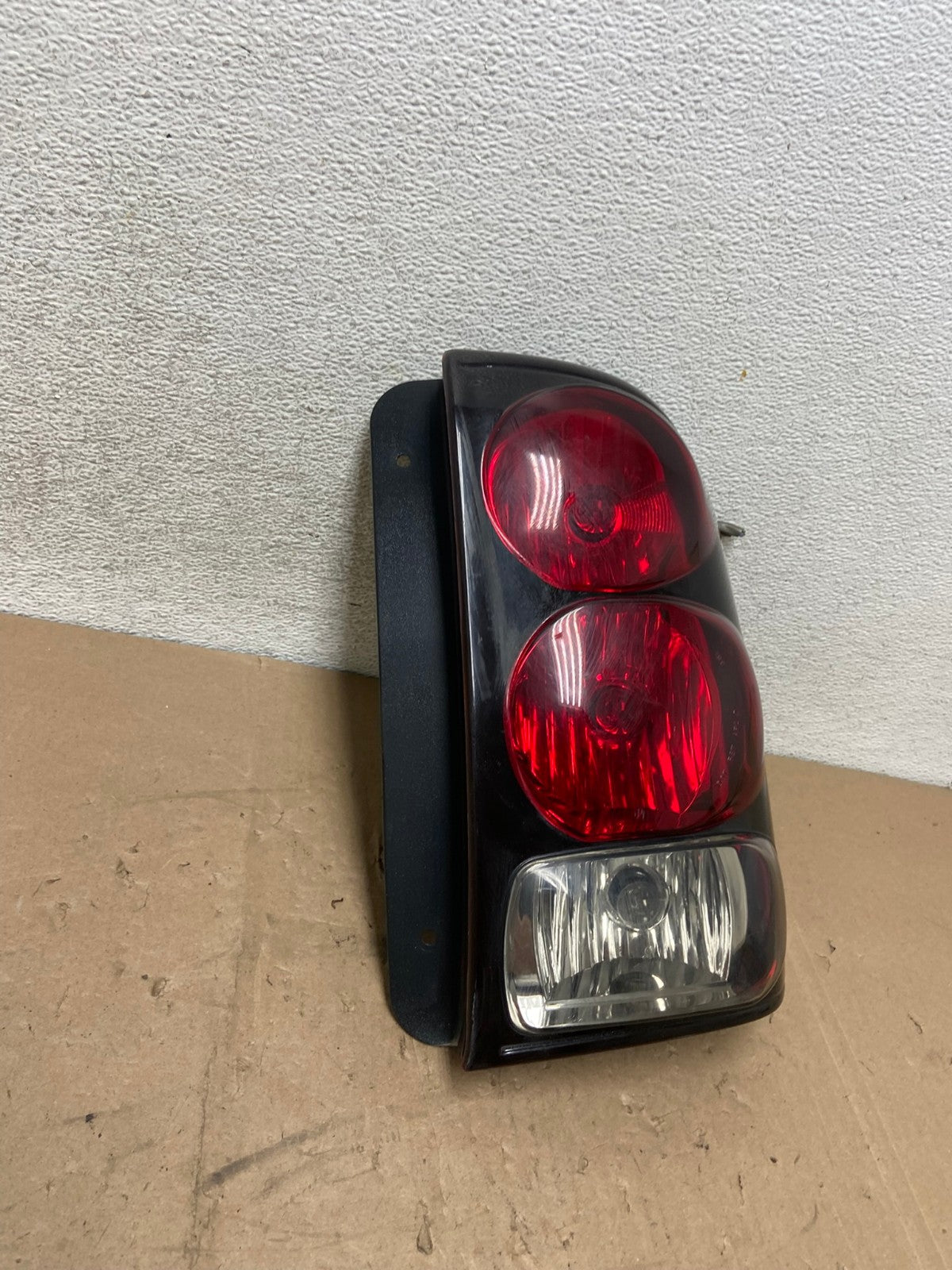 2002 to 2009 Chevrolet Trailblazer Right Passenger Rh Tail Light AG5331 LK1