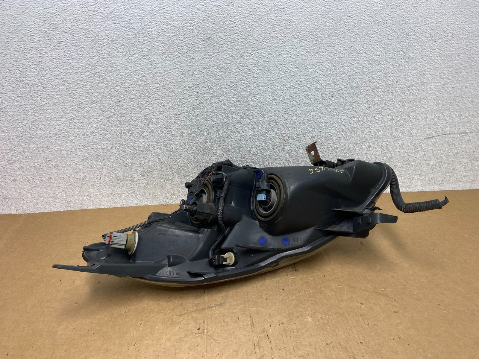 Sedan 2007 to 2009 Nissan Altima Right Passenger Halogen Headlight AD6256 DW5