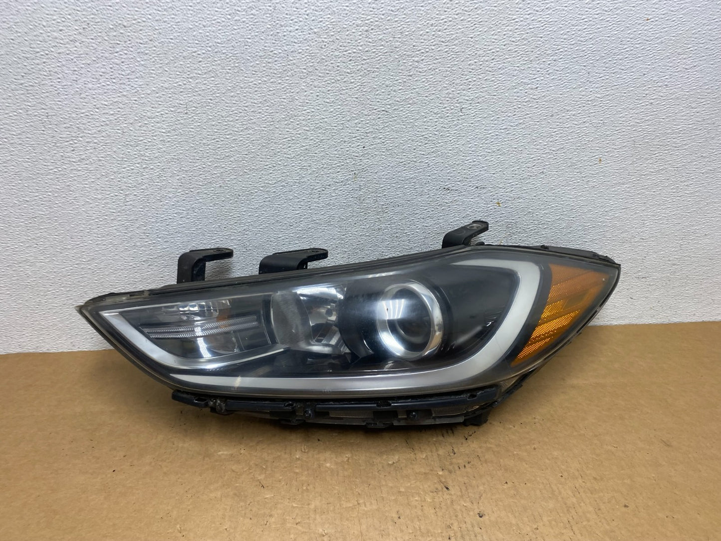 2017 - 2018 Hyundai Elantra Left Driver LH Side Headlight AD4628 DW0