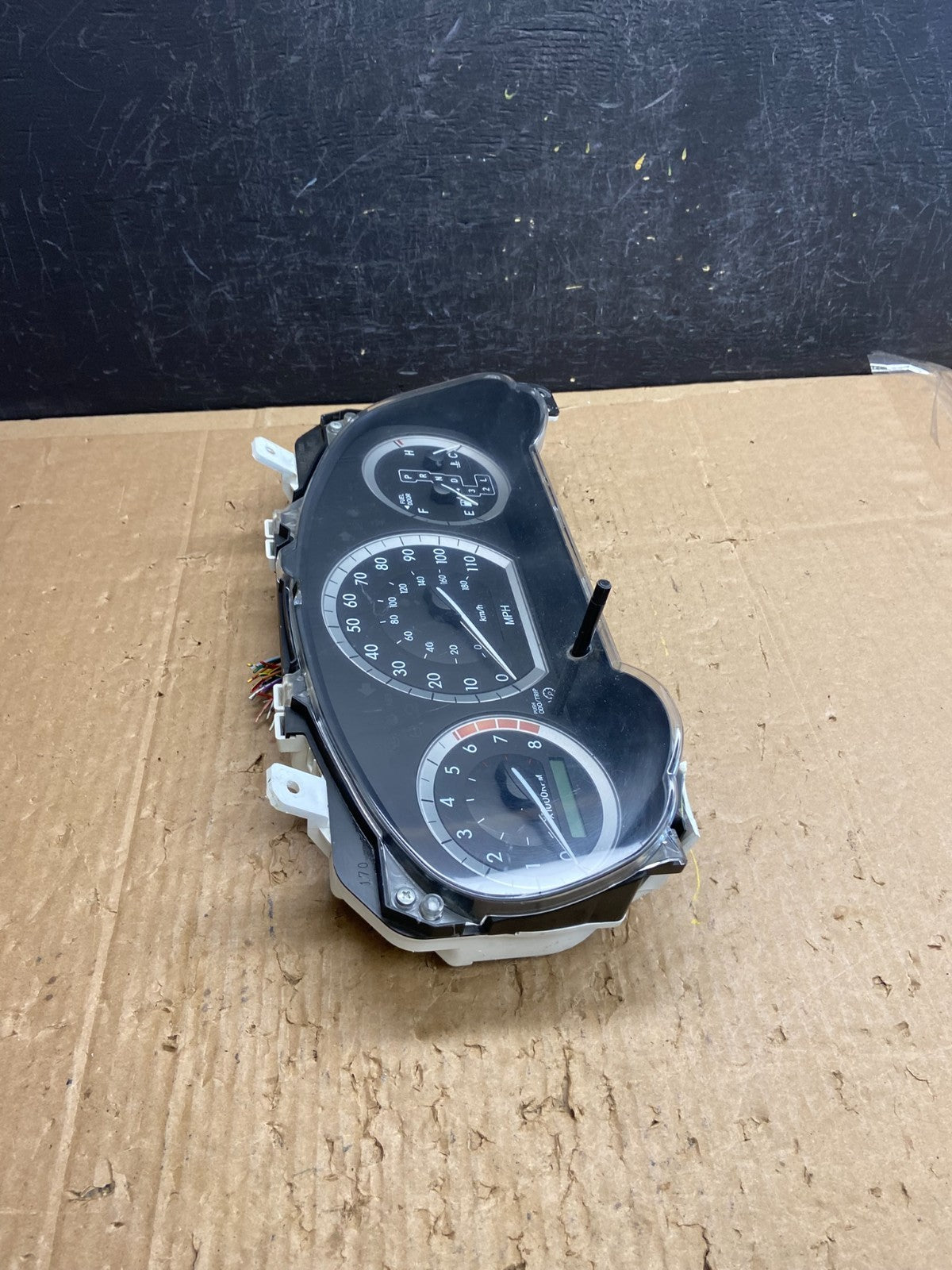 2004 2005 Toyota Sienna Speedometer Cluster Gauge AD6924 DG1