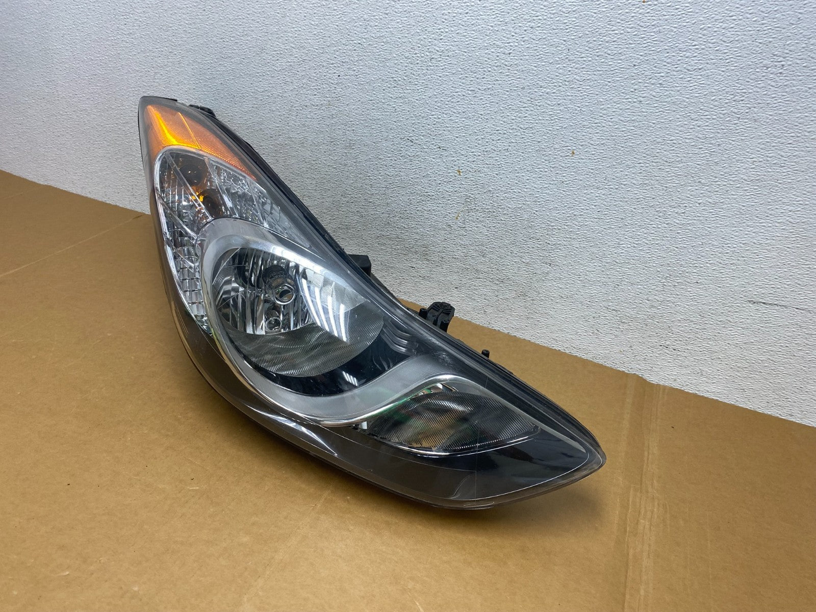 2011 2012 2013 Hyundai Elantra Right Passenger Headlight AD8901 DW1