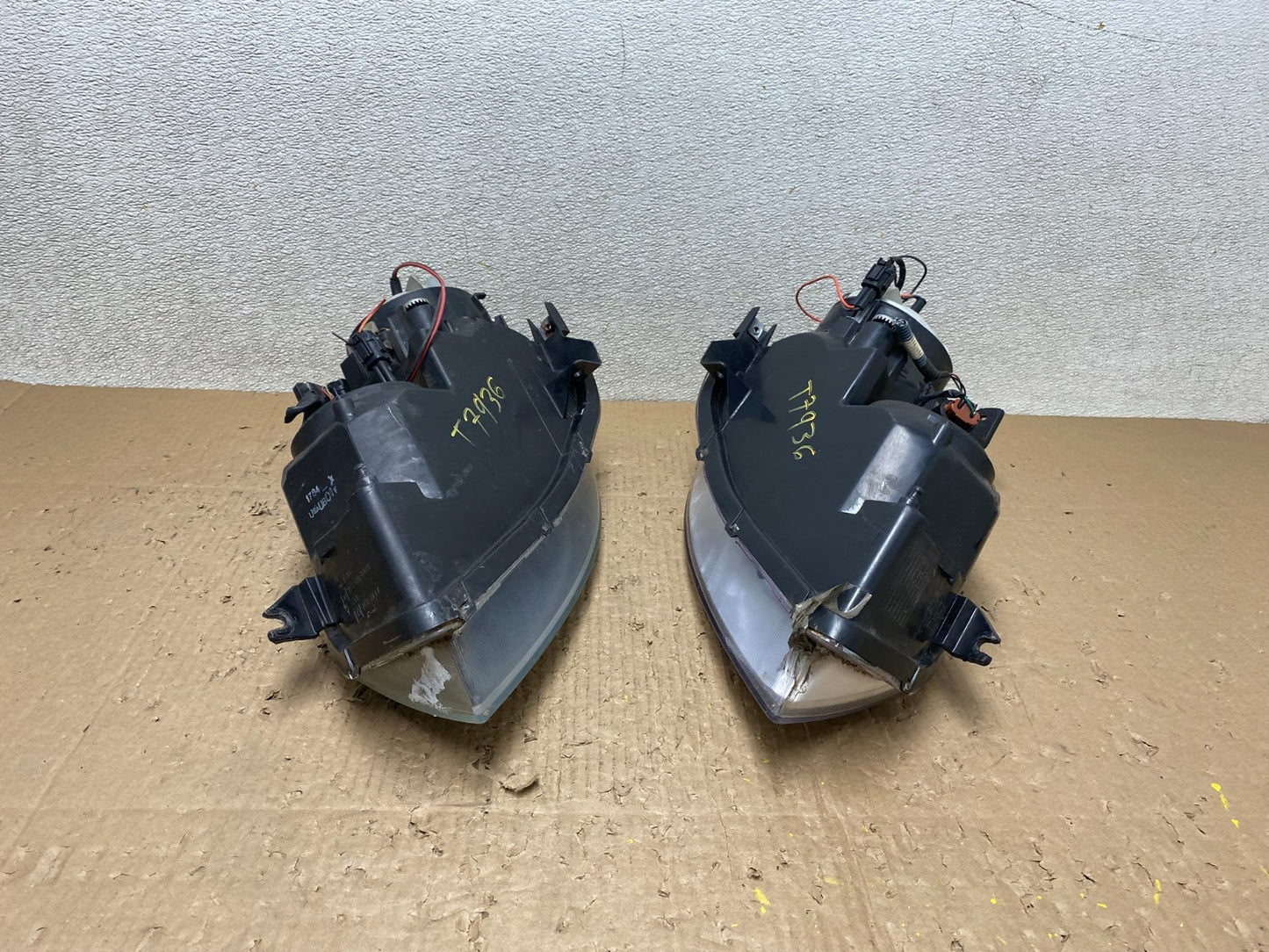 2005 to 2006 Nissan Altima Left+Right Side Set Halogen Headlights TYC T7936 DW12