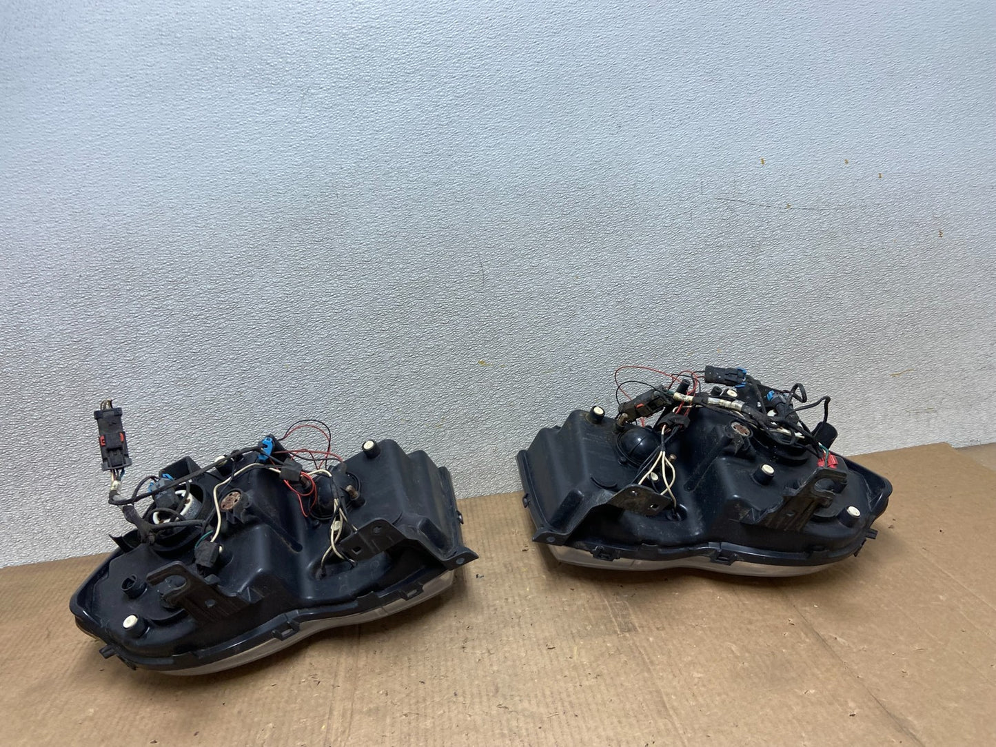 2005 to 2007 Jeep Grand Cherokee Left+Right Set Headlights AA64137