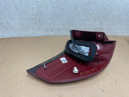 2004-2005 Toyota Sienna Right Passenger Rh Side Tail Light Oem Q4088 DW7