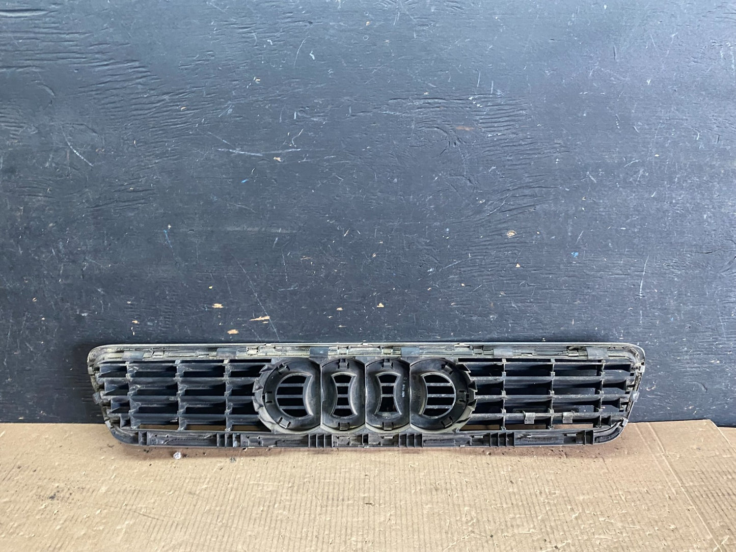 2000 to 2002 Audi A4 Upper Front Grill Grille OEM P6104 DG4