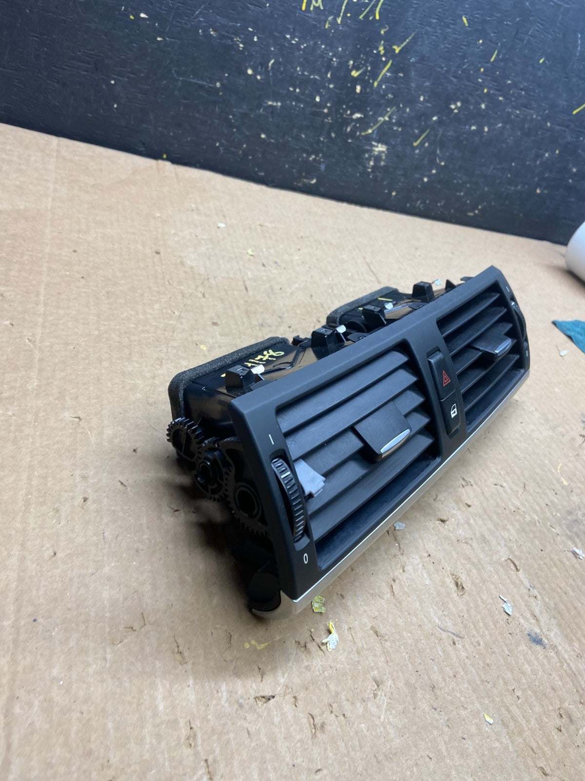 2010 to 2013 BMW X5 X6 Center Console Dash Air Vent OEM Z4178 DG1