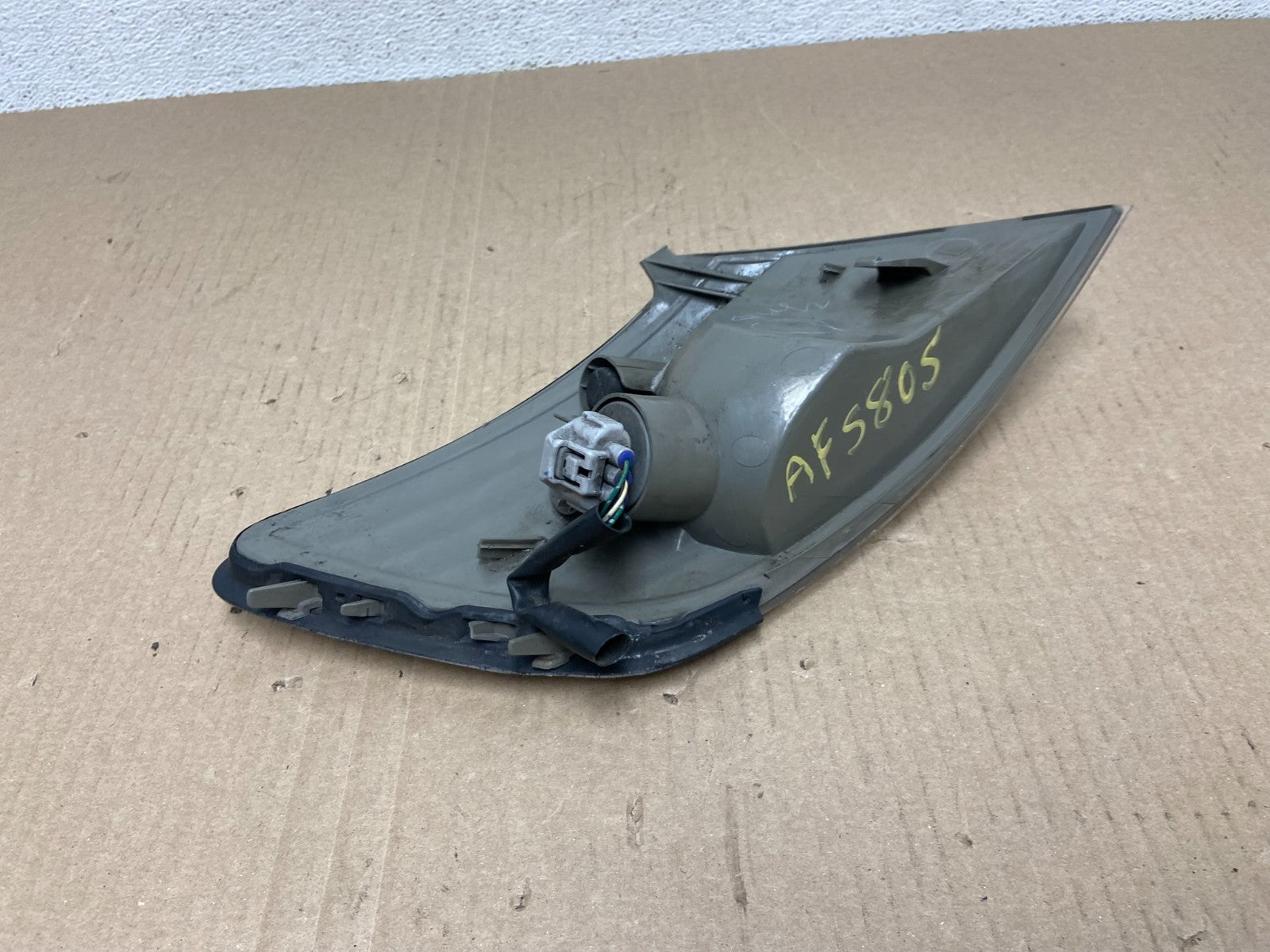2000 to 2001 Lexus ES300 Left Driver LH Side Turn Signal AF5805 DW9