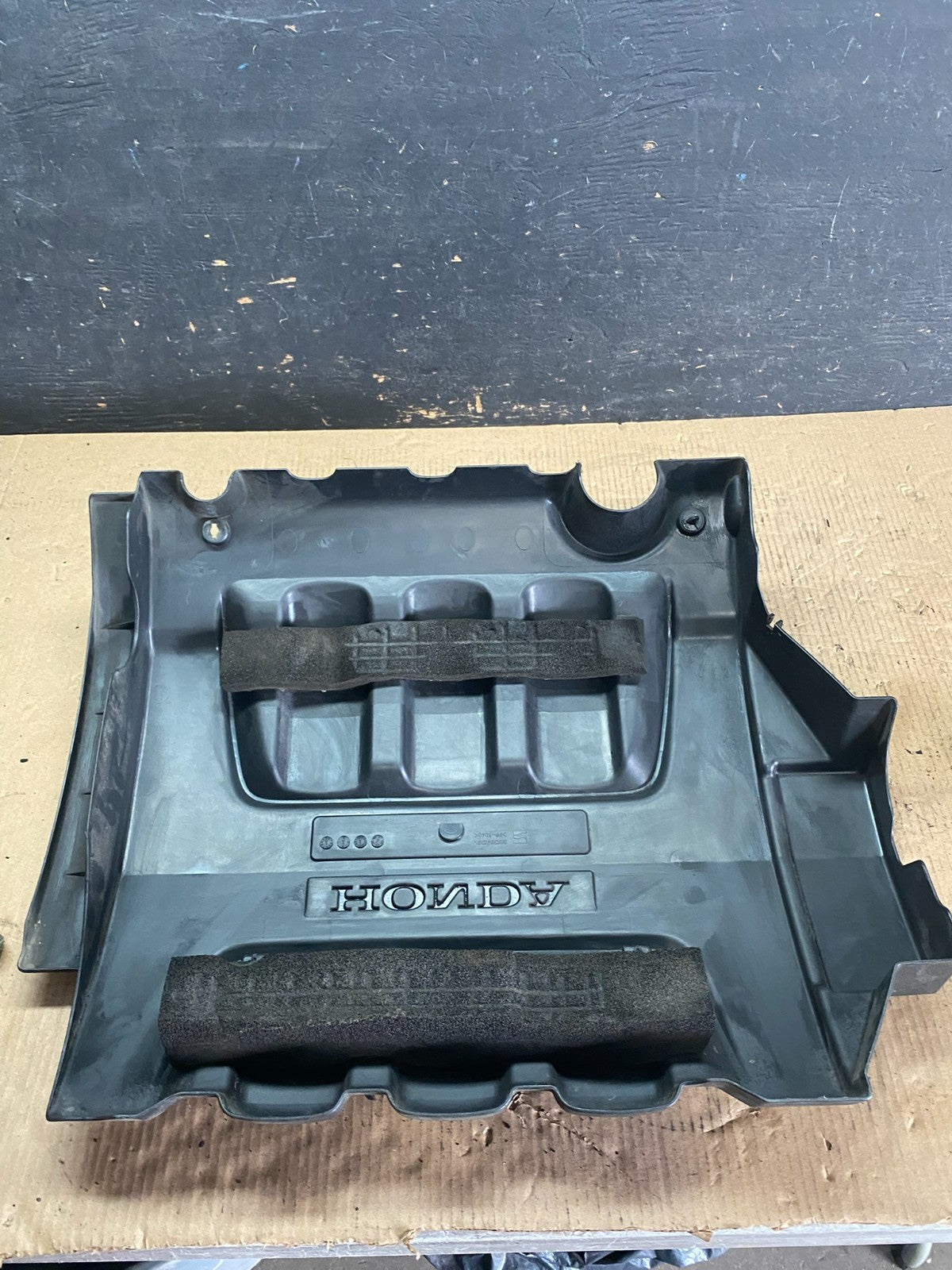 2005 to 2007 Honda Odyssey Black Engine Cover OEM 3.5L No # P4070 DG4