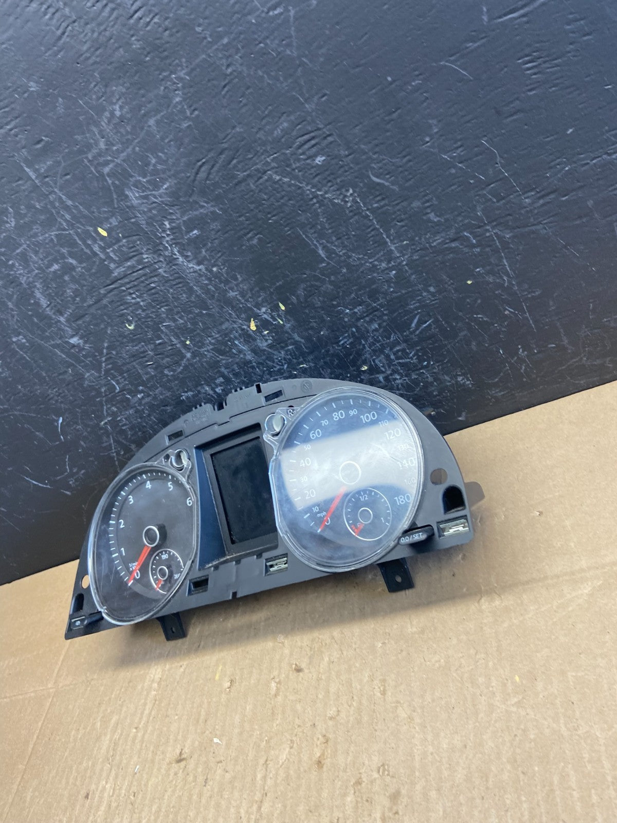 2009 2010 Volkswagen CC Dashboard Speedometer Cluster Gauge ab9838 DG1