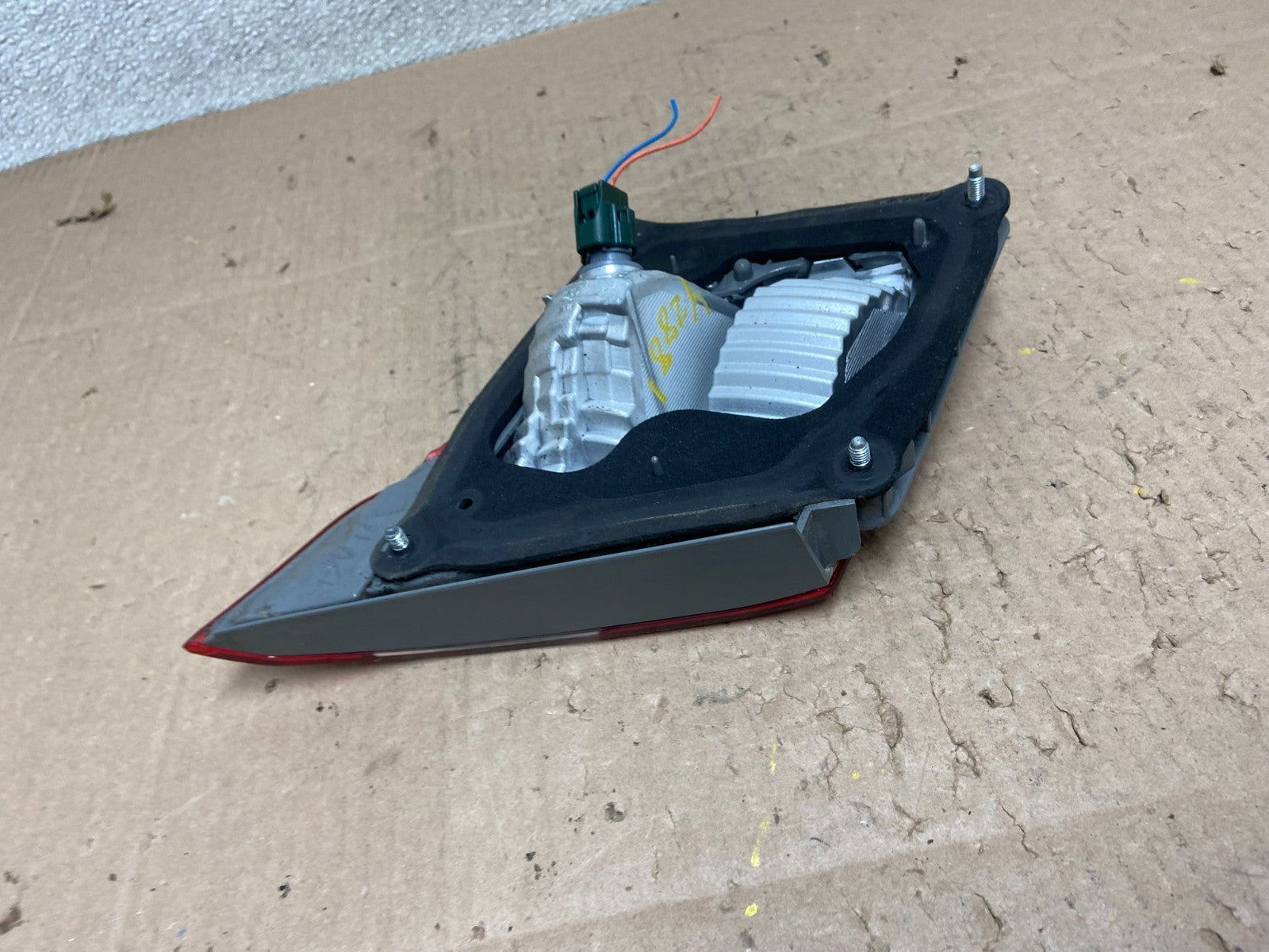 2011 2012 2013 Infiniti M37 M56 Right Passenger RH Inner Tail Light Y2881 DW5