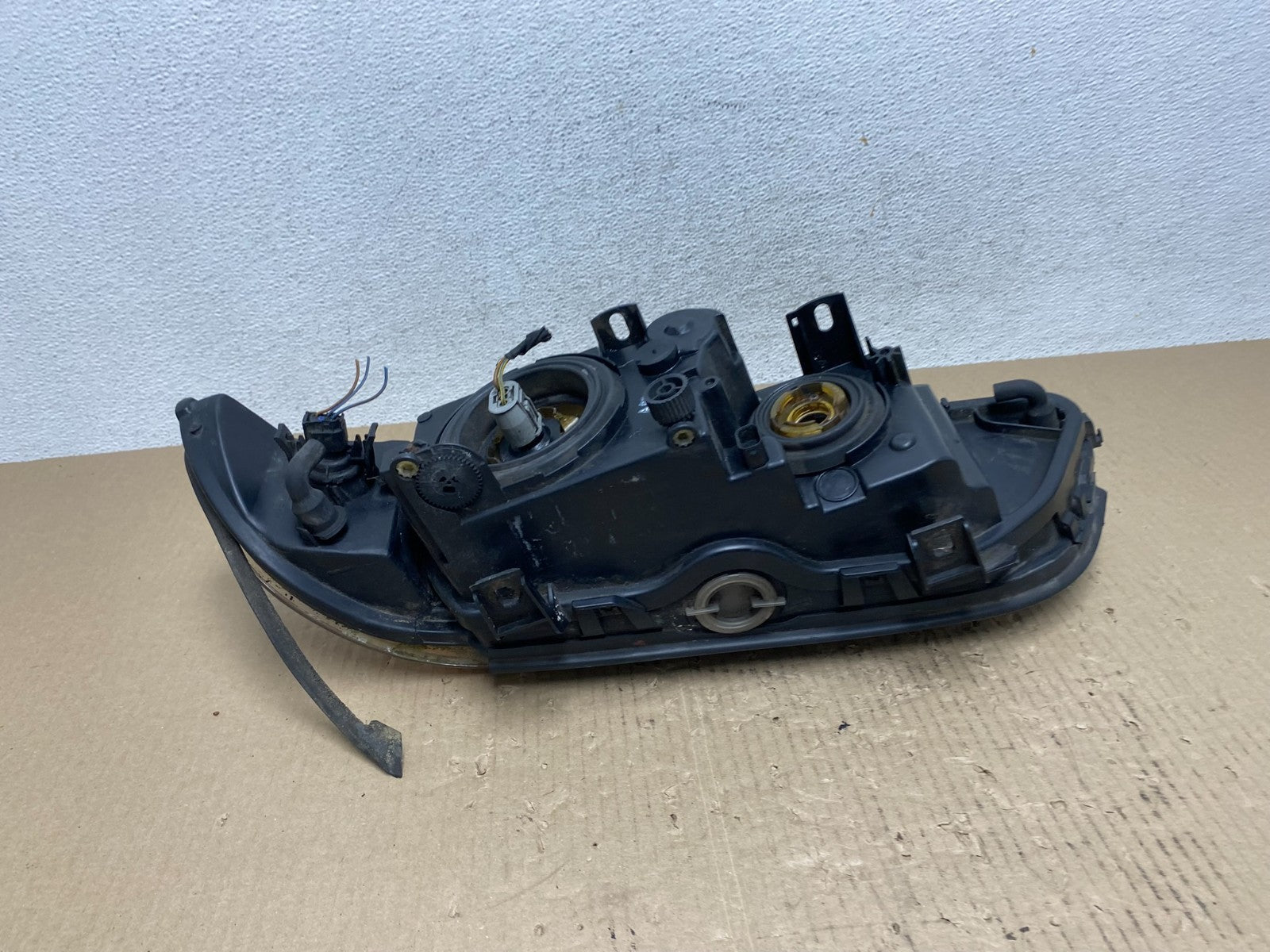 1997 - 2000 BMW E39 5 Series Headlight Right Passenger RH Halogen AE7077 DW5