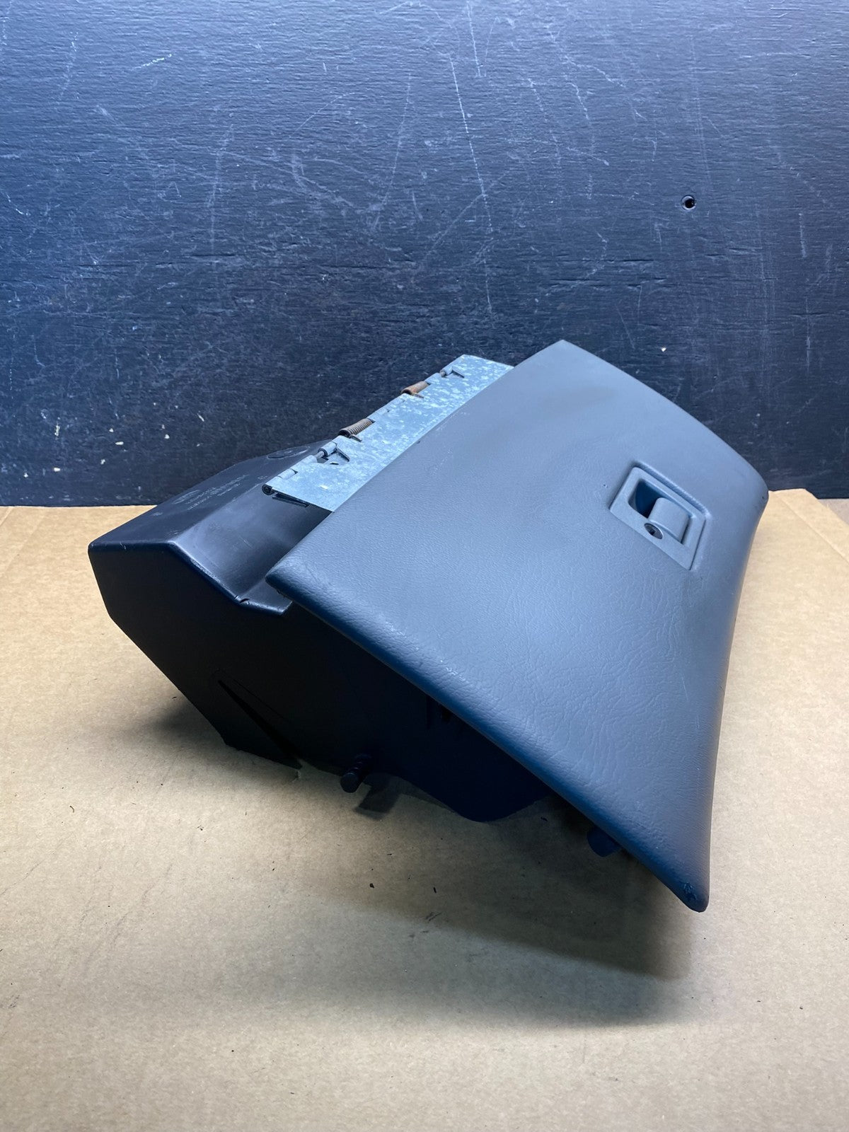 2003 2004 2005 Mercury Grand Marquis Right RH Glove Box ah7072 DG1