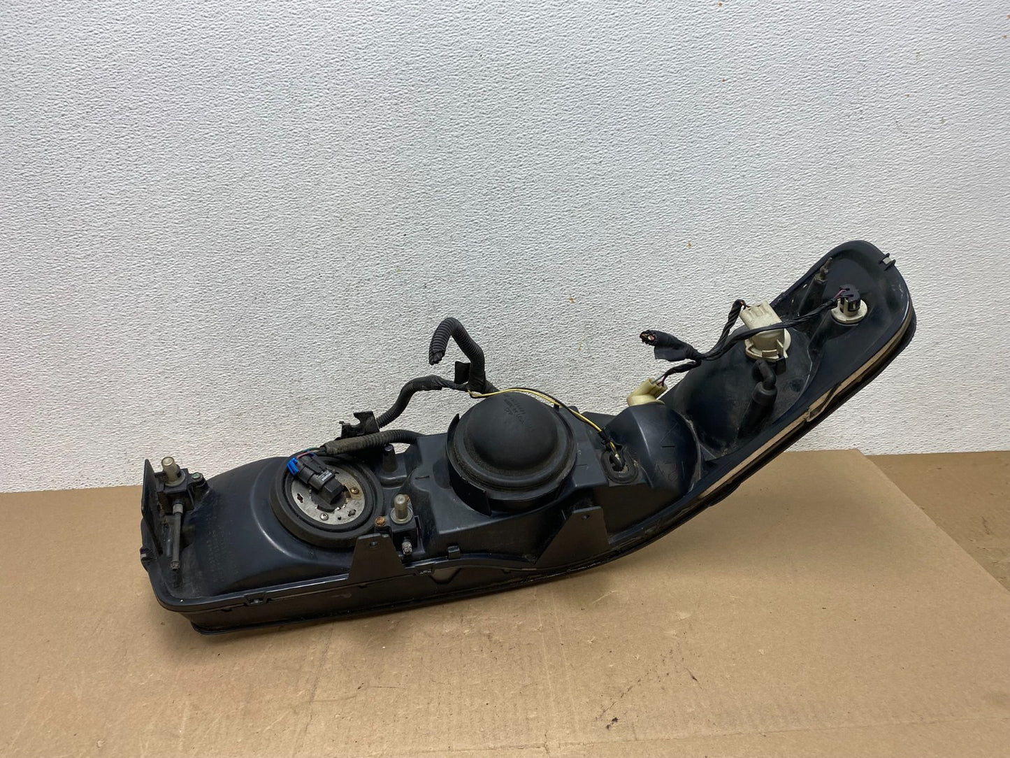 1998 to 2004 Cadillac Seville Left Driver LH Side Headlight ae6743 DG8