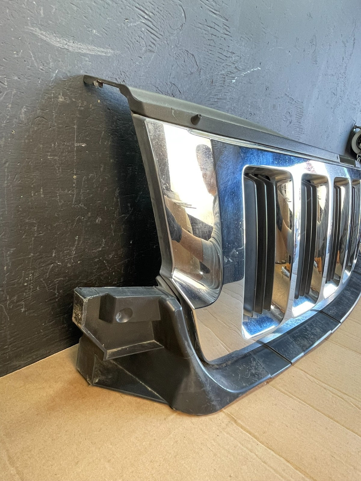 2011 to 2013 Jeep Grand Cherokee Front Upper Grill Grille OEM AC2073 DG2