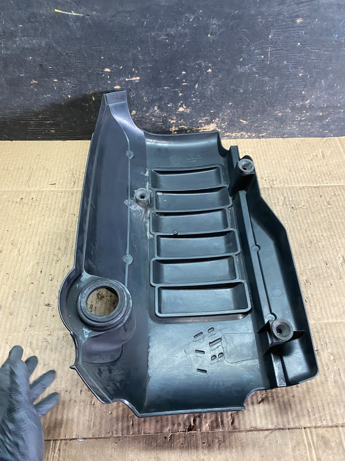 2007 to 2008 GMC Acadia 3.6L VVT Engine Cover Shield OEM T9452 DG6